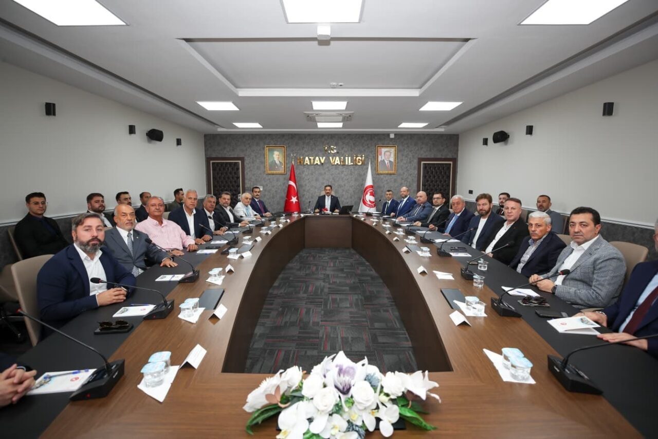 Hatay Valisi Mustafa Masatlı başkanlığında, Suriye’nin Türkiye’ye yakın bölgelerindeki kentlerin