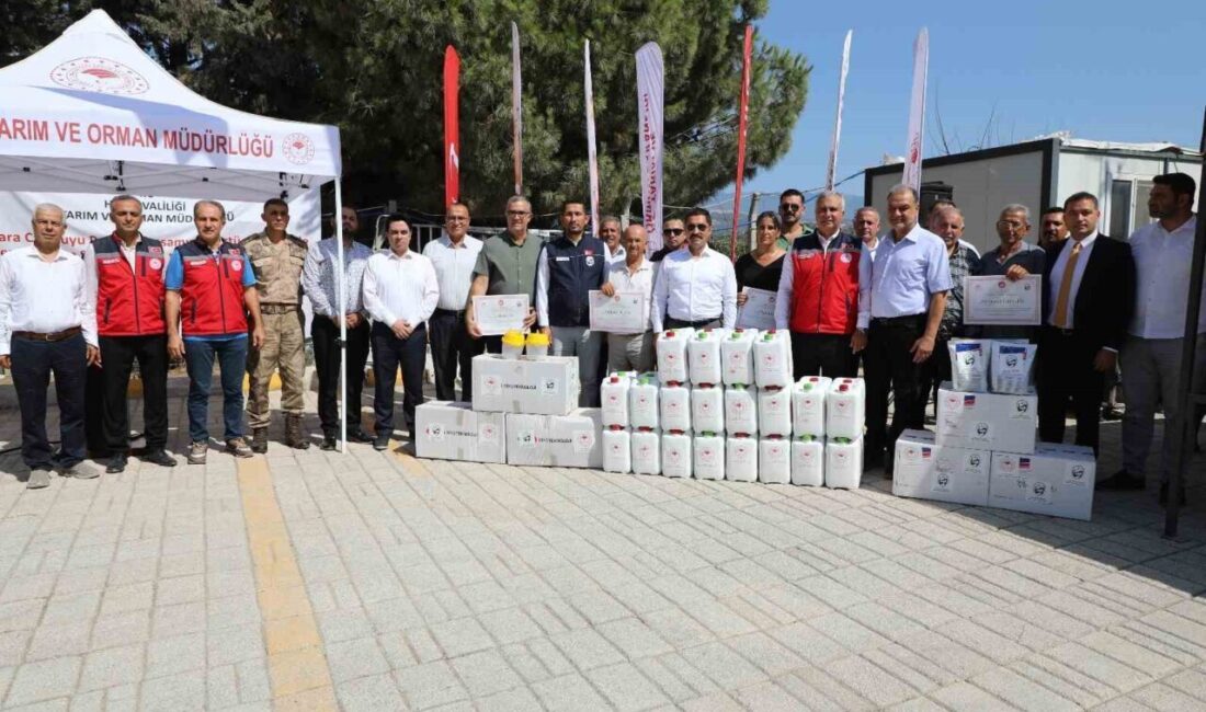 Hatay’da Akdeniz meyve sineğiyle mücadele kapsamında çiftçilere tuzak ve zirai