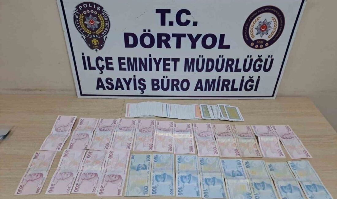 Hatay’ın Dörtyol ilçesinde polis ekiplerinin yaptığı kumar baskınında 8 kişiye