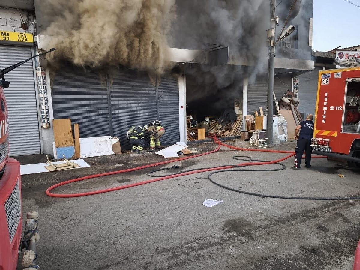 Hatay’ın İskenderun ilçesinde mobilya atölyesinde çıkan yangın büyümeden söndürüldü. Yangın,