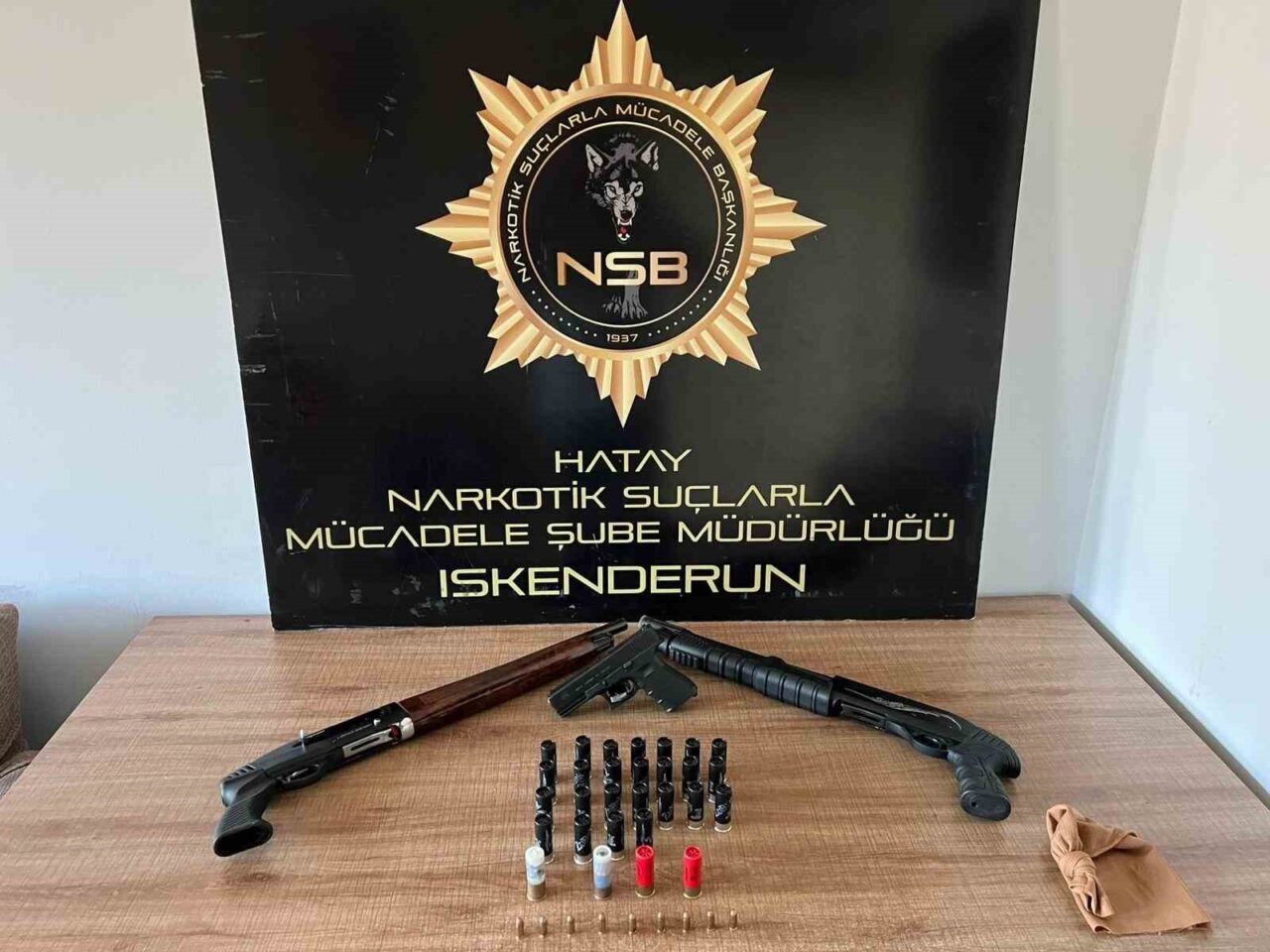 Hatay’ın İskenderun ilçesinde uyuşturucu imal ve ticaretine yönelik yapılan operasyonda