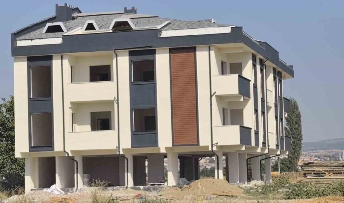 Bursa’nın İnegöl ilçesinde inşaatın havalandırma boşluğuna düşen inşaat işçisi ağır