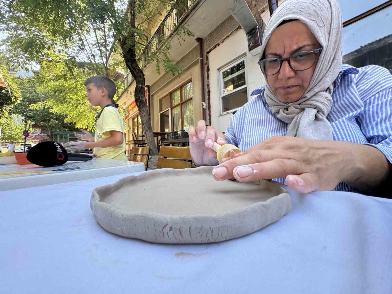 Seramik sanatçısı Gülcan Başak Gül, hayallerini gerçekleştirmek için memleketi Ormanaya