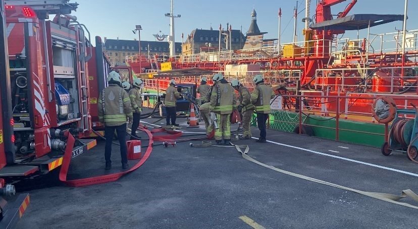 Haydarpaşa Limanı’nda yakıt ikmal gemisinin ambar kısmında henüz belirlenemeyen bir