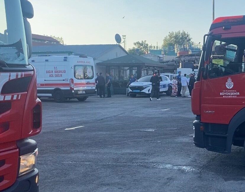 Haydarpaşa Limanı’nda yakıt ikmal gemisinin ambar kısmında çıkan yangında bir