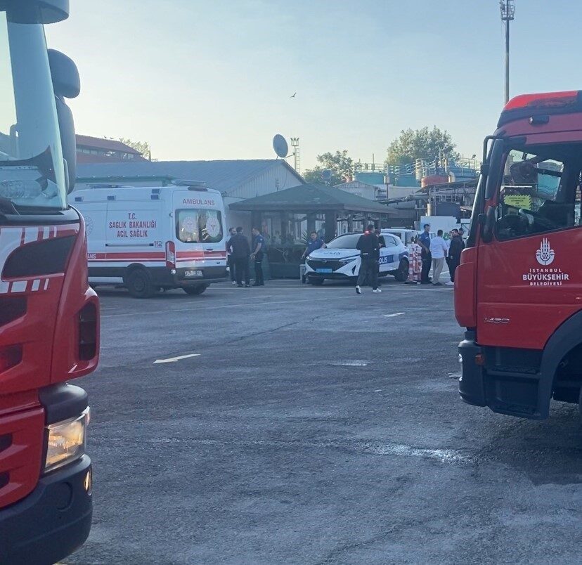 Haydarpaşa Limanı’nda yakıt ikmal gemisinin ambar kısmında çıkan yangında bir