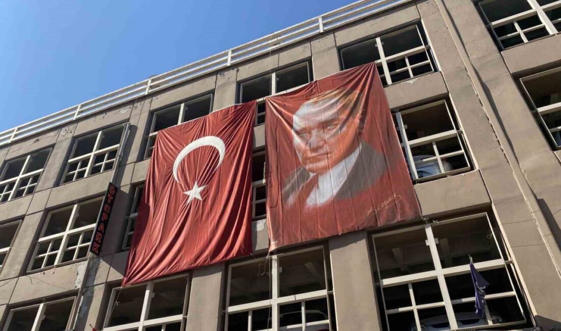 Eskişehir’de 30 Ağustos Zafer Bayramı nedeniyle çevrede Türk bayrakları ile