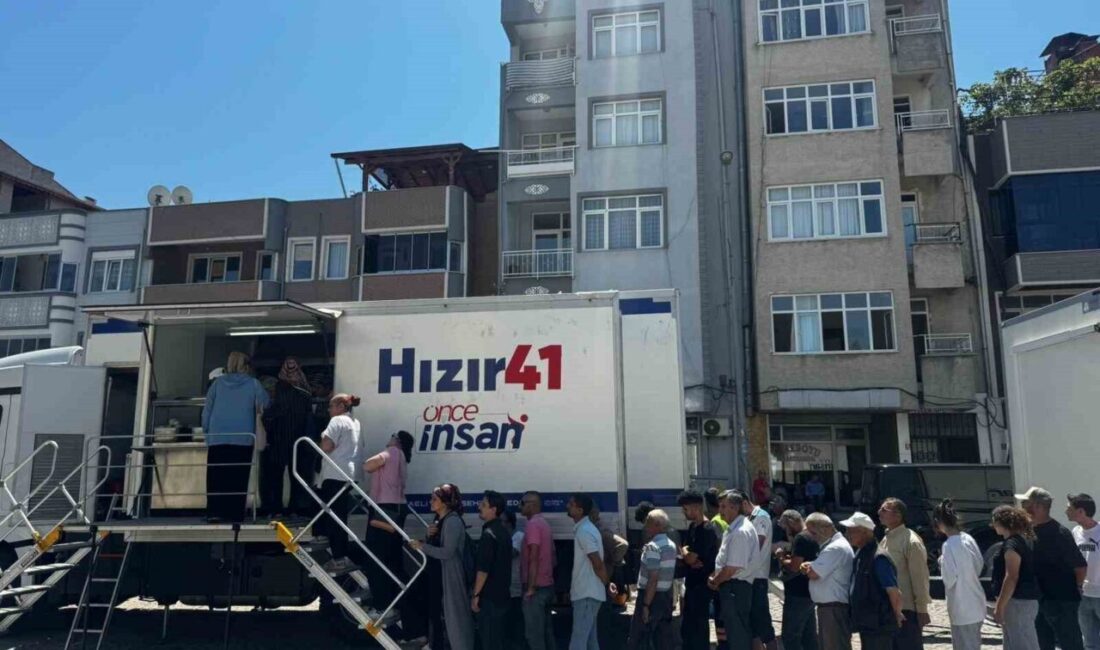 Kocaeli Büyükşehir Belediyesi’ne ait Hızır 41 afet ekibi, Balıkesir Sındırgı’da