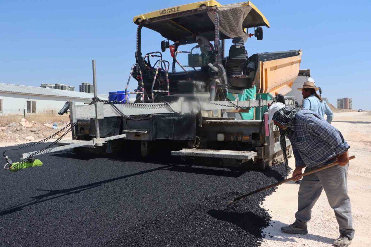 Şanlıurfa Büyükşehir Belediyesi, kent genelindeki ulaşım altyapısını güçlendirme çalışmaları kapsamında