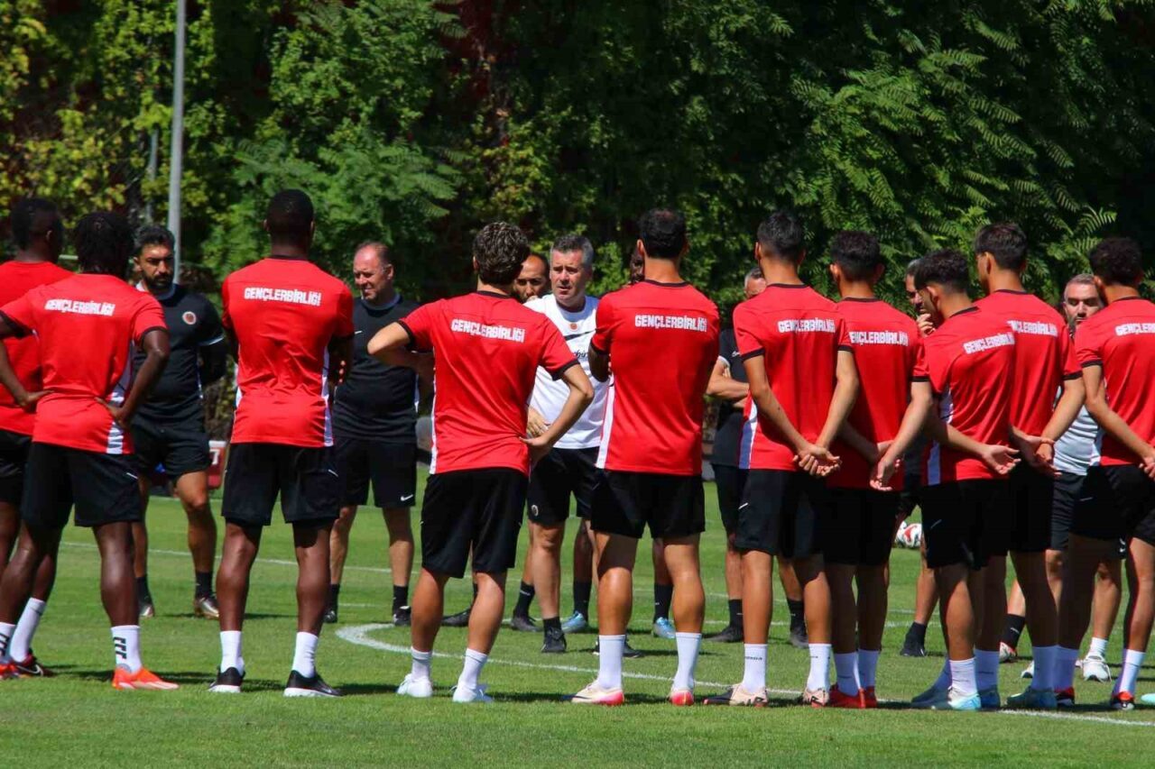 Gençlerbirliği Teknik Direktörü Hüseyin Eroğlu, Fenerbahçe’nin güçlü bir takım olduğunu