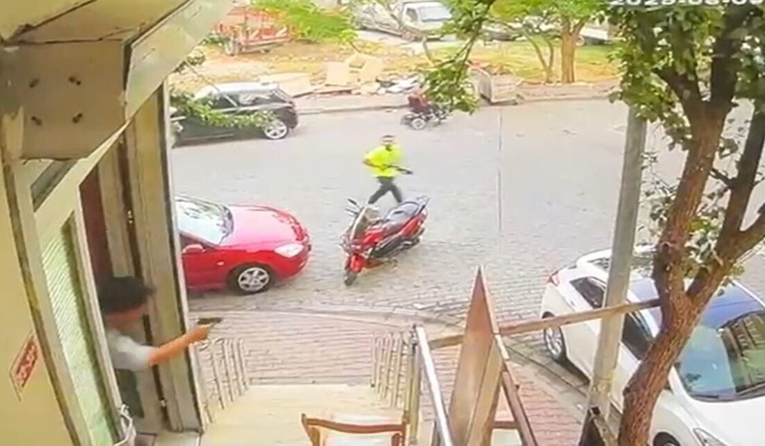 İstanbul Esenyurt’ta bir şahıs, husumetlilerin bulunduğu kıraathaneye pompalı tüfekle ateş