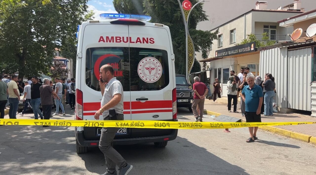 Burdur’un Bucak ilçesinde husumetlisine kurşun yağdıran şahıs, olay yerinden geçen
