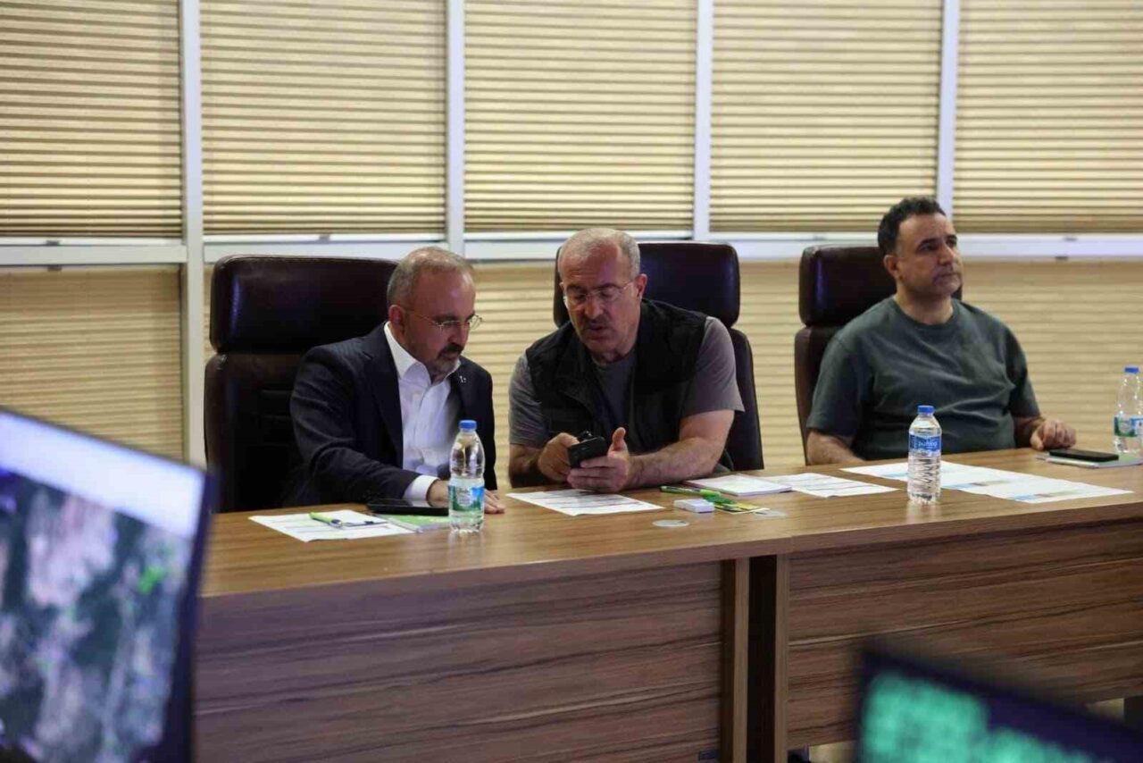 Çanakkale’nin Gelibolu ilçesinde çıkan orman yangınına Orman Bölge Müdürlüğü ekipleri