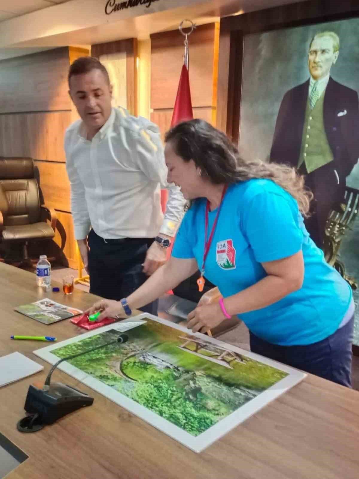 İDA SAR Arama Kurtarma Derneği üyeleri, Balıkesir Büyükşehir Belediye Başkanı