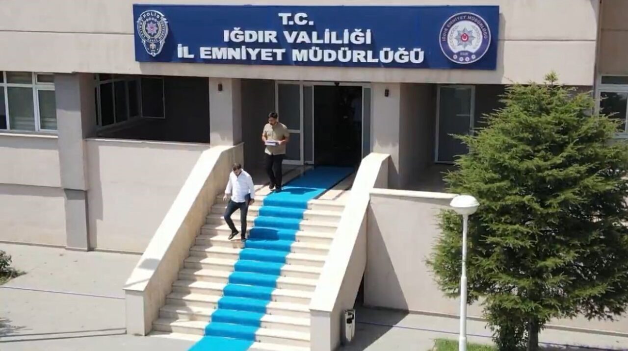 Iğdır İl Emniyet Müdürlüğü Göçmen Kaçakçılığıyla Mücadele Şube Müdürlüğü ekipleri,