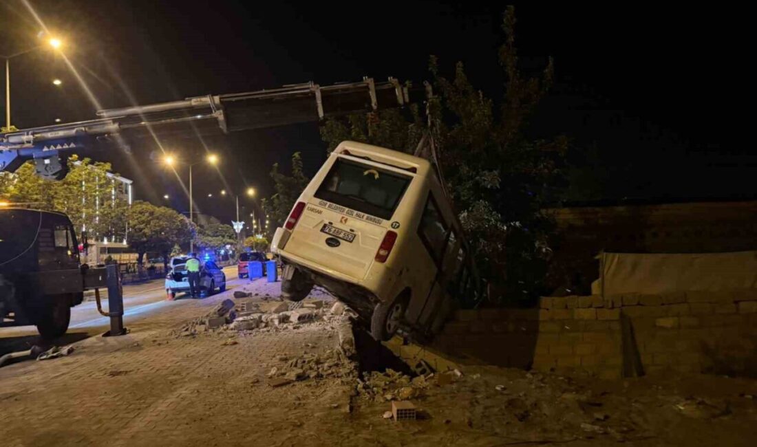 Iğdır’da gece saatlerinde meydana gelen kazada, yolcu minibüsü kontrolden çıkarak
