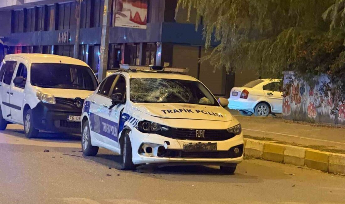 Iğdır’da gece saatlerinde meydana gelen trafik kazasında, motosikletin polis aracı