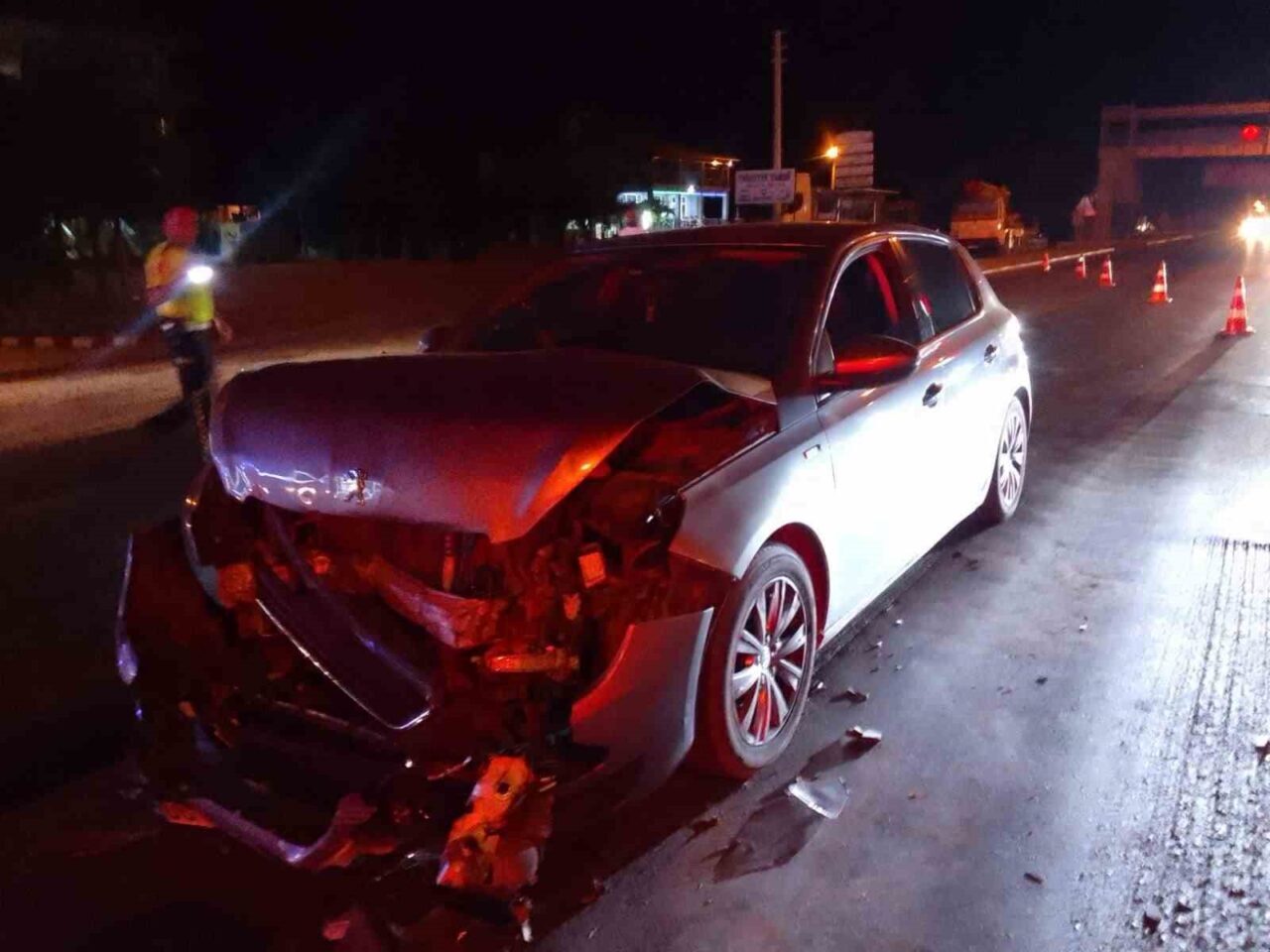 Afyonkarahisar’da iki otomobilin çarpışması sonucu meydana gelen trafik kazasında 9