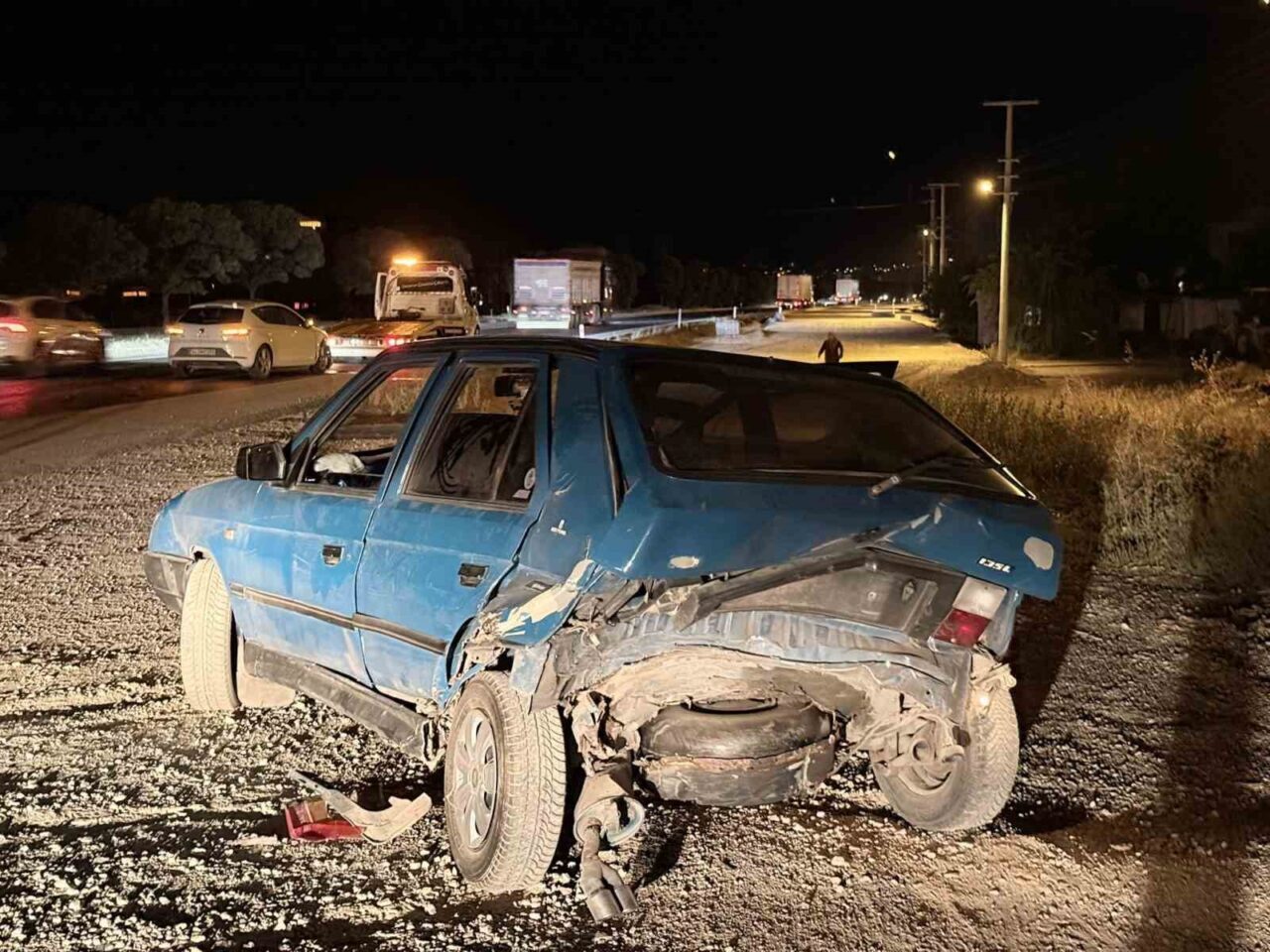 Afyonkarahisar’da iki otomobilin çarpışması sonucu meydana gelen trafik kazasında 2