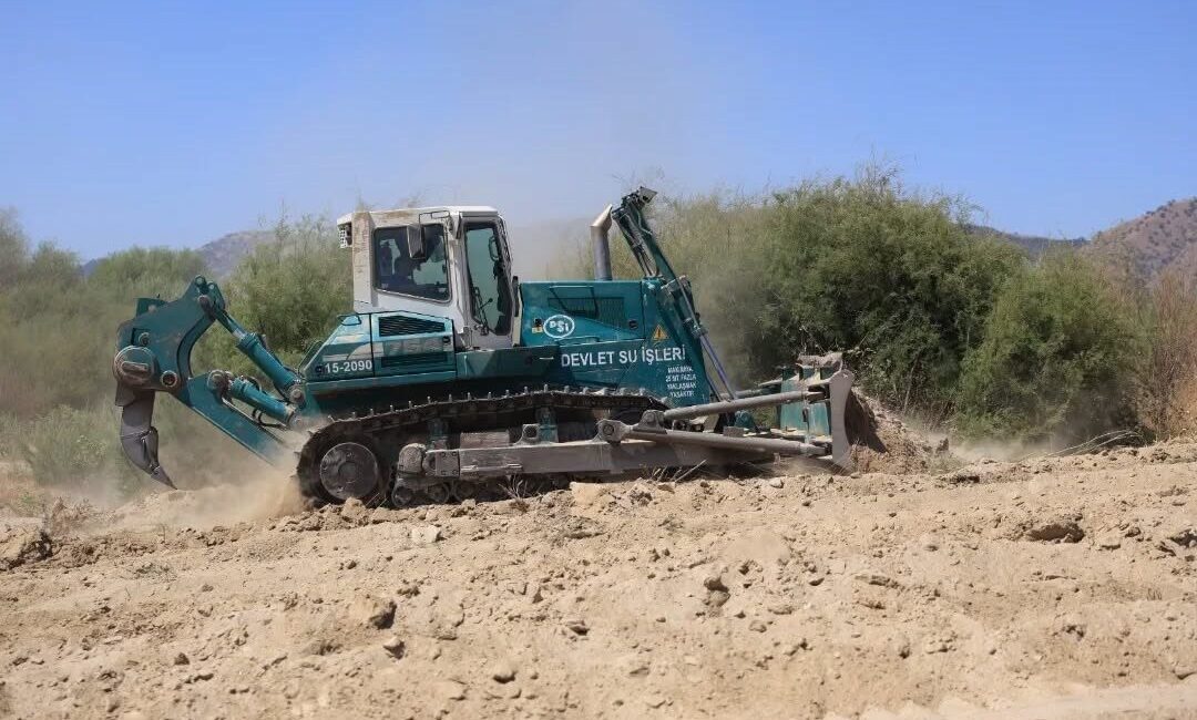 İncirliova Belediye Başkanı Aytekin Kaya, dört mahalleden geçerek Menderes Nehrine