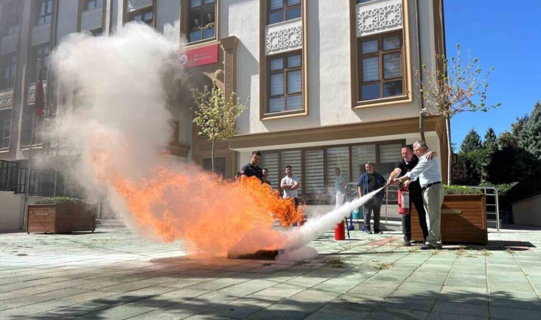 Eskişehir İl Müftülüğü personeline yönelik düzenlenen uygulamalı afet ve yangın