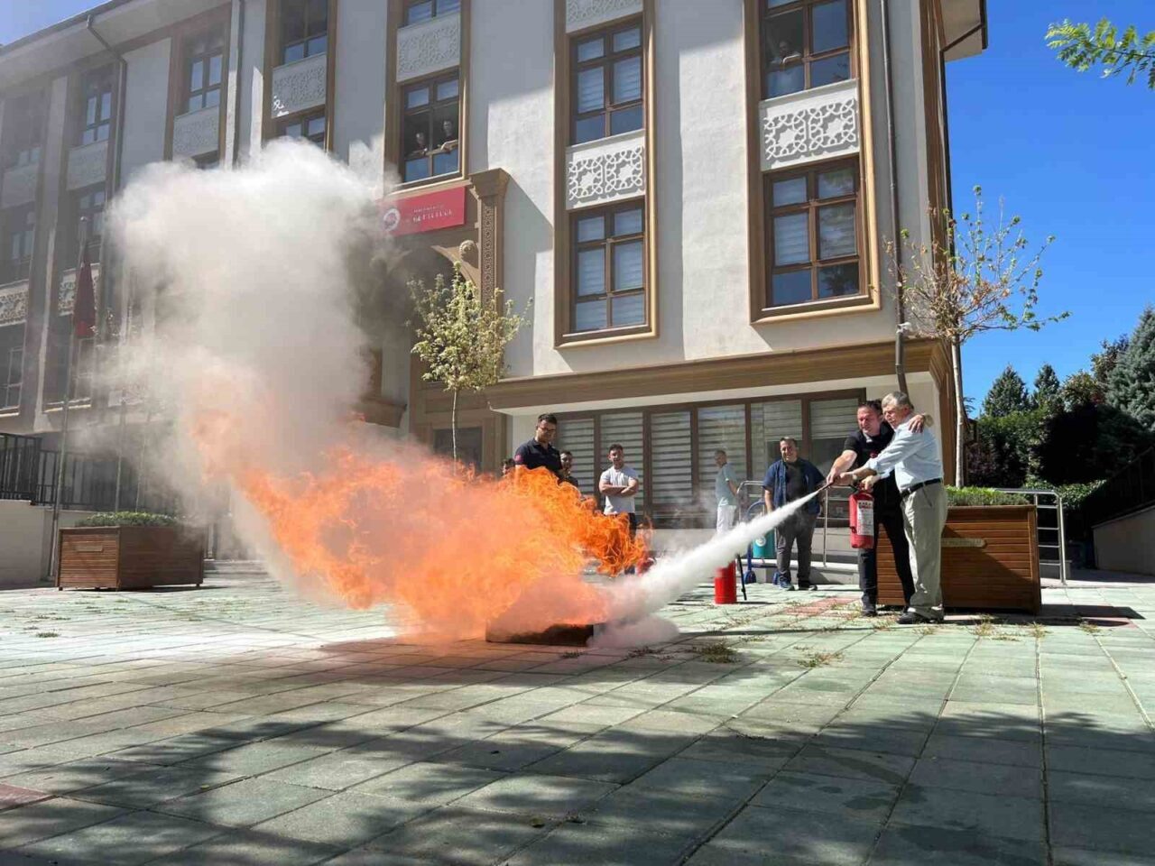 Eskişehir İl Müftülüğü personeline yönelik düzenlenen uygulamalı afet ve yangın