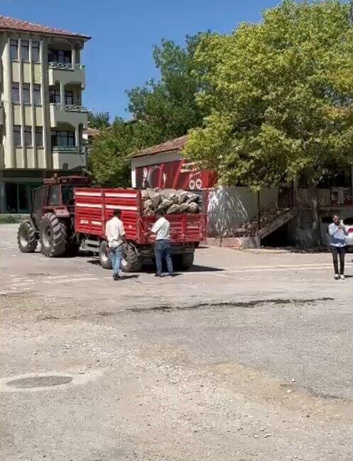 Yozgat’ın CHP Aydıncık İlçe Başkanı Sadık Erdoğan’ın çuvallar dolusu patatesi