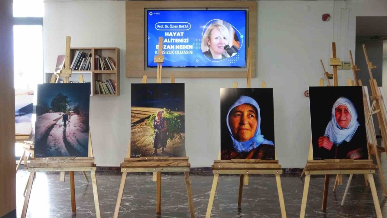 Yoğun bakım hemşiresi Ümit Gelgel, ilk fotoğraf sergisini çalıştığı Karadeniz