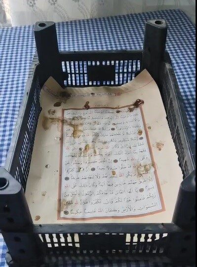 Tatvan kara yolu kenarında bir kişinin satın aldığı incirin kasasının