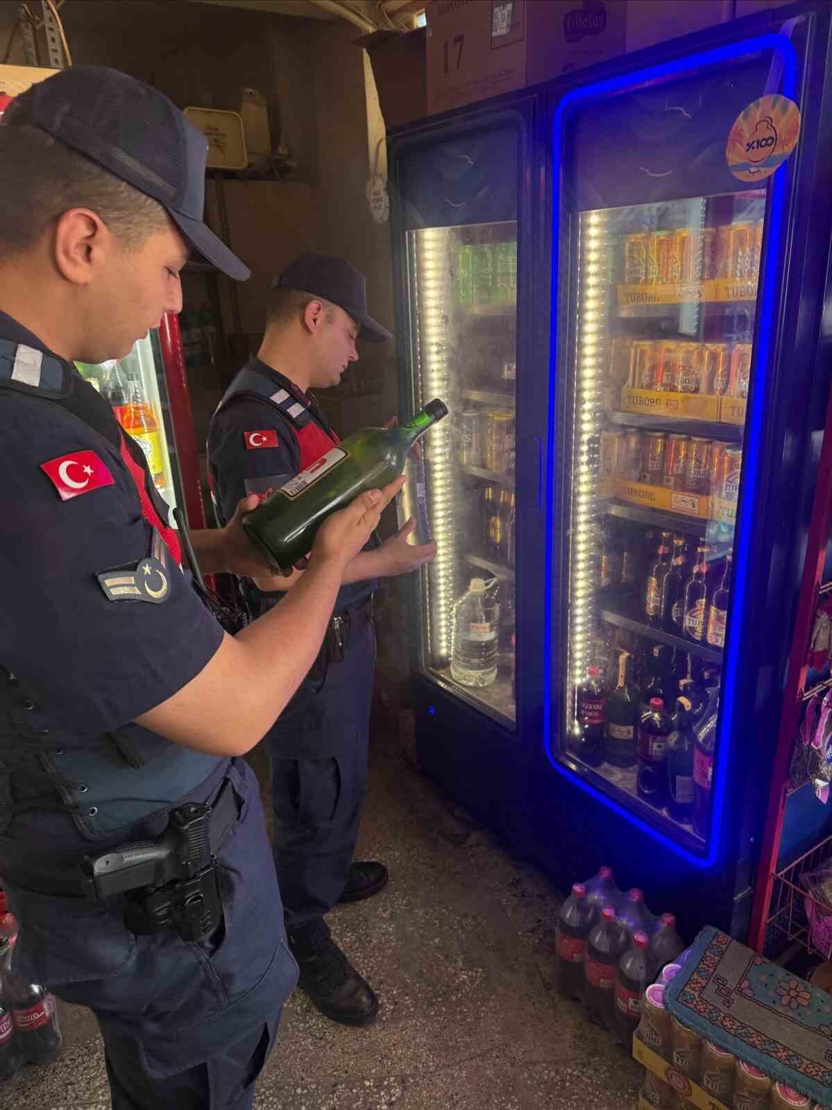 Aydın’ın İncirliova ilçesinde iş yerlerinde kaçak alkol ve tütün denetimi