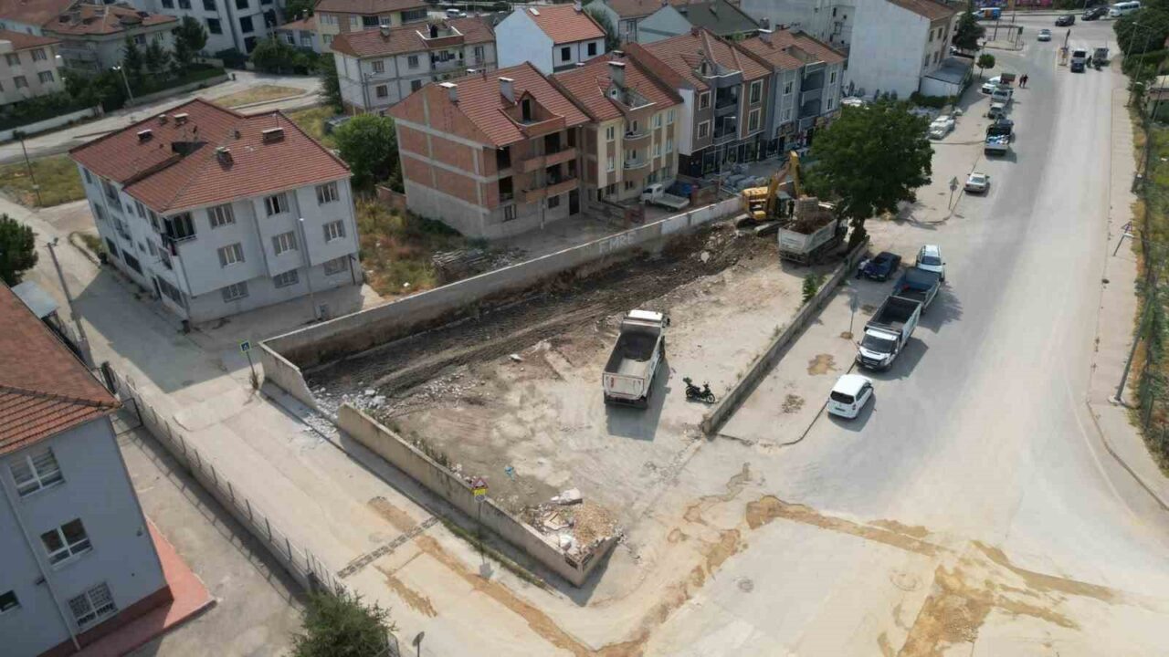Bursa İnegöl Belediyesi, Ertuğrulgazi Mahallesinde atıl vaziyette bulunan boş alanda