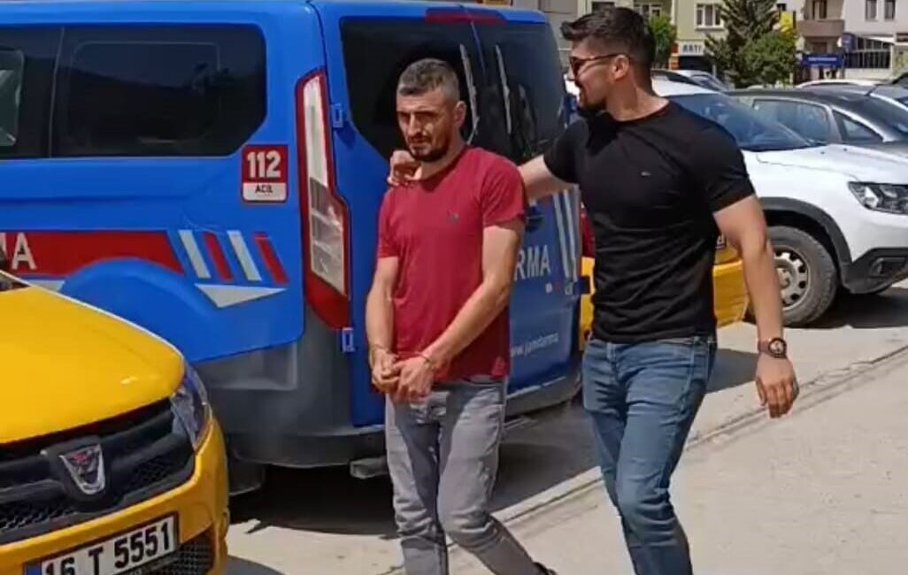 Bursa’nın İnegöl ilçesinde Narkotik Büro Amirliği ekiplerince düzenlenen operasyonda uyuşturucu