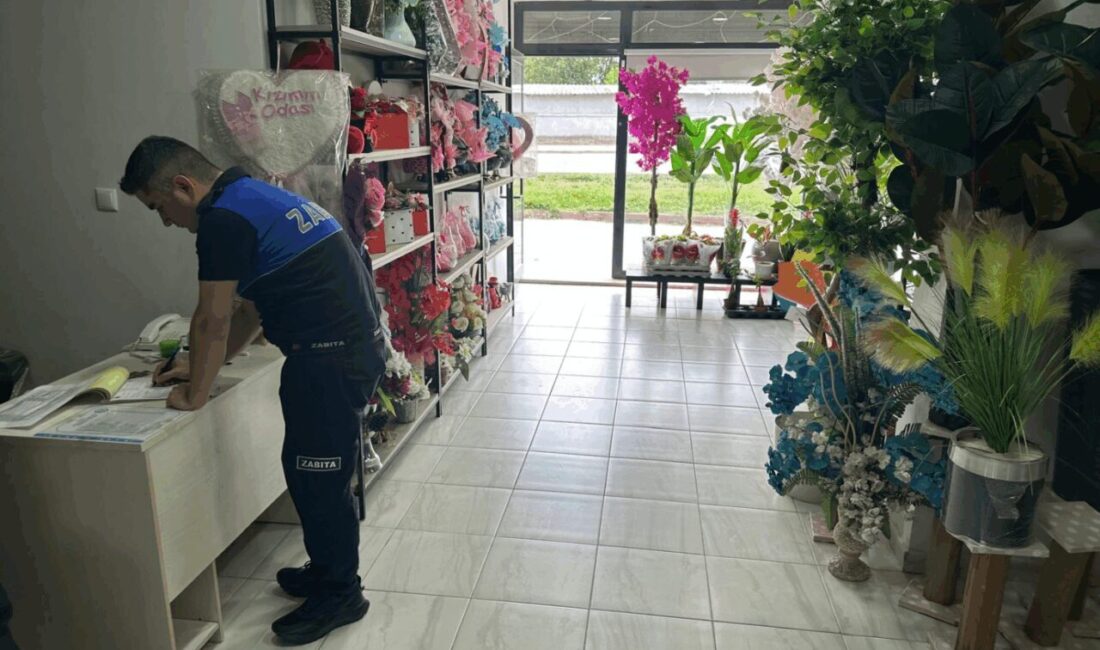 İnegöl Belediyesi Zabıta Müdürlüğü ekipleri, denetim faaliyetleri kapsamında çiçek satışı