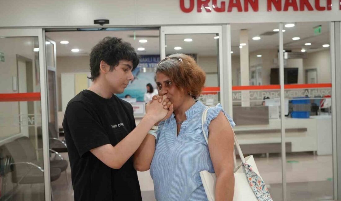 Karaciğer yetmezliği nedeniyle üç yıldır hastalıkla mücadele eden 15 yaşındaki