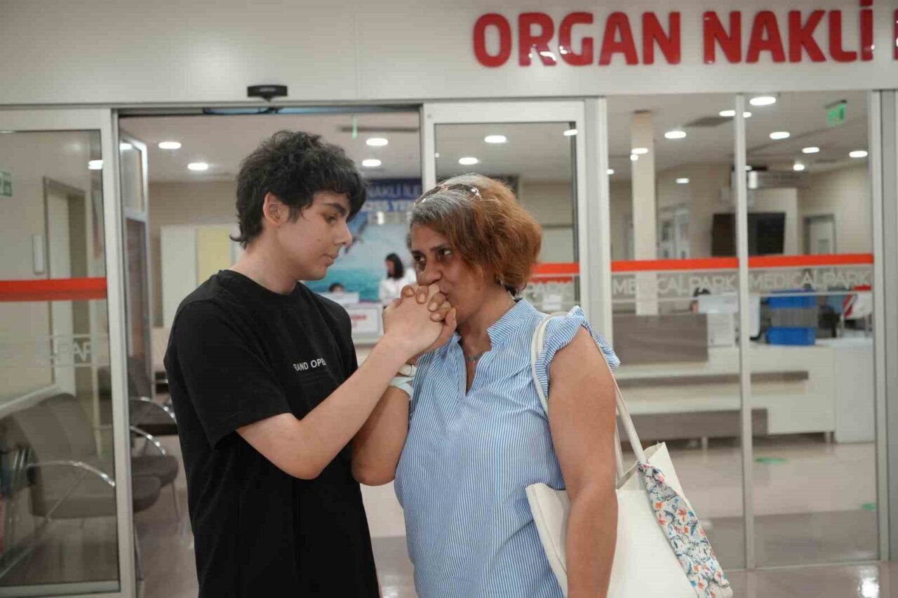 Karaciğer yetmezliği nedeniyle üç yıldır hastalıkla mücadele eden 15 yaşındaki
