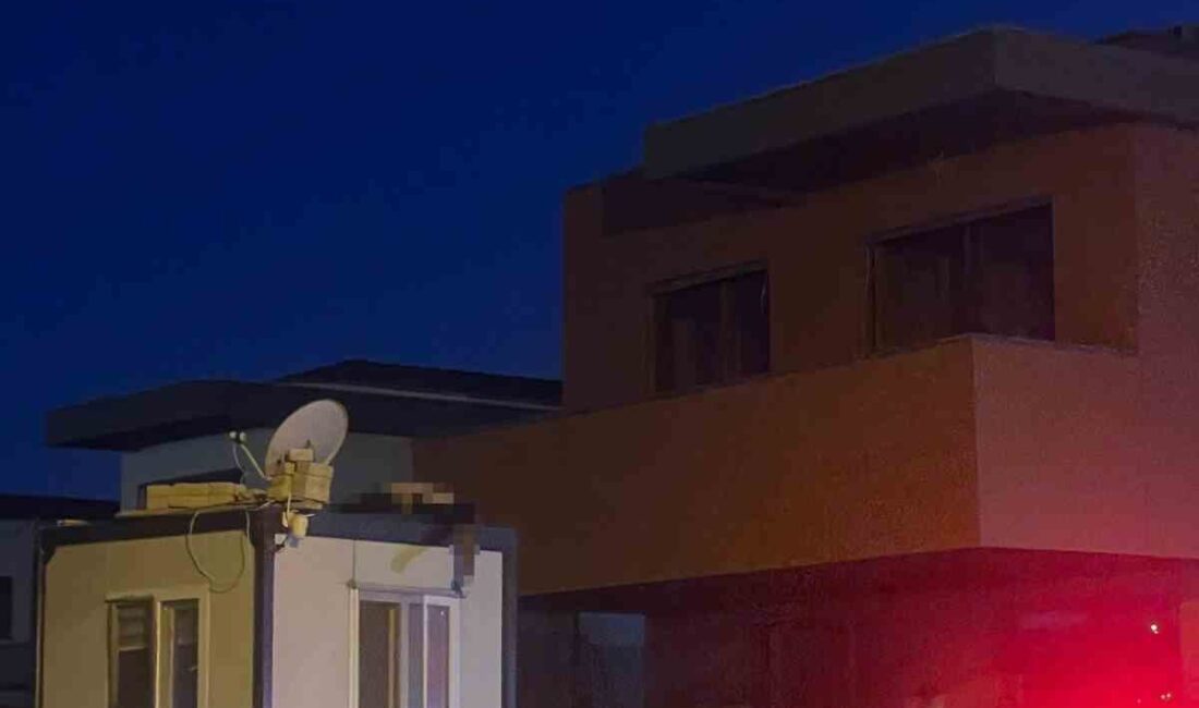 İzmir’in Çeşme ilçesinde inşaat alanındaki konteynerin üzerinde bir ceset bulundu.