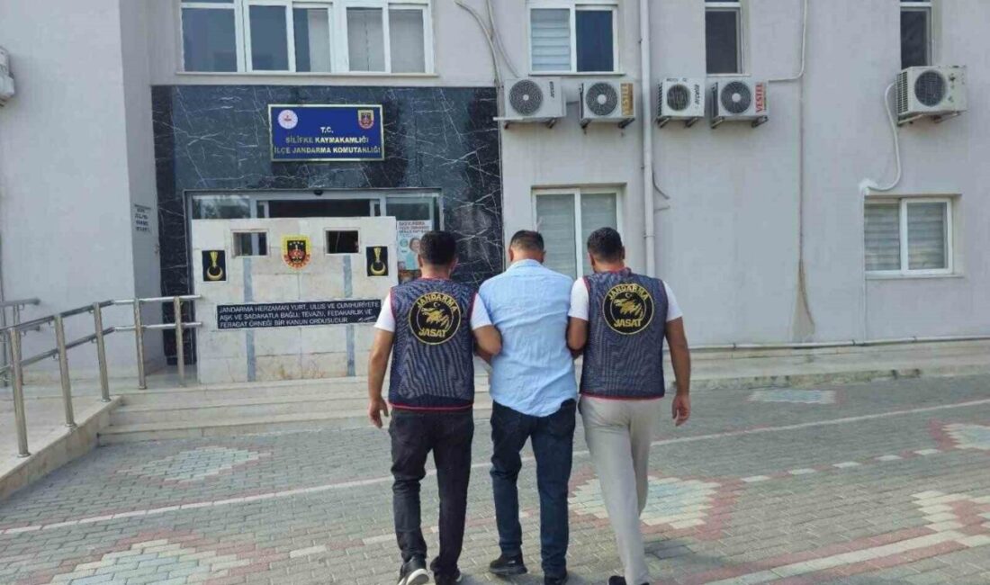 İnterpol tarafından kırmızı bülten ile aranan şahıs Mersin’de yakalandı Dolandırıcılık suçundan hakkında İnterpol tarafından kırmızı bültenle arama kararı bulunan