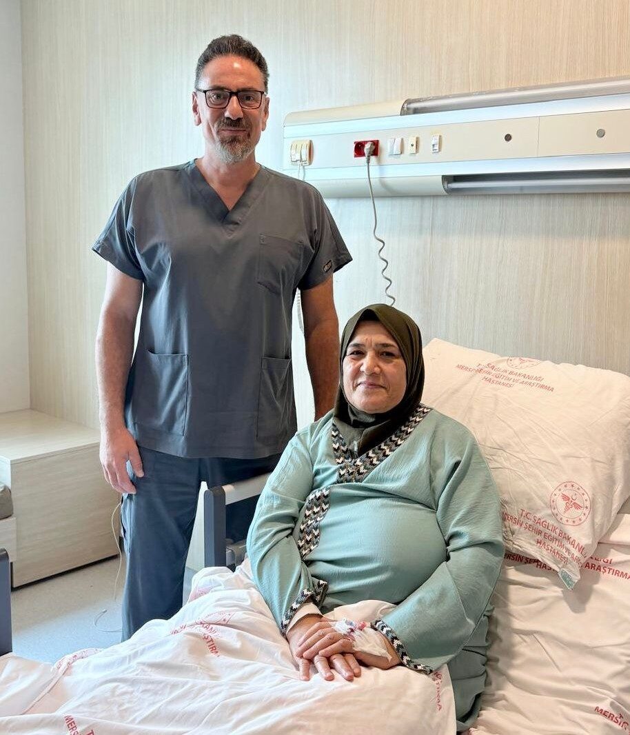 Mersin Şehir Hastanesinde Iraklı bir hasta ileri teknolojiyle gerçekleştirilen diz