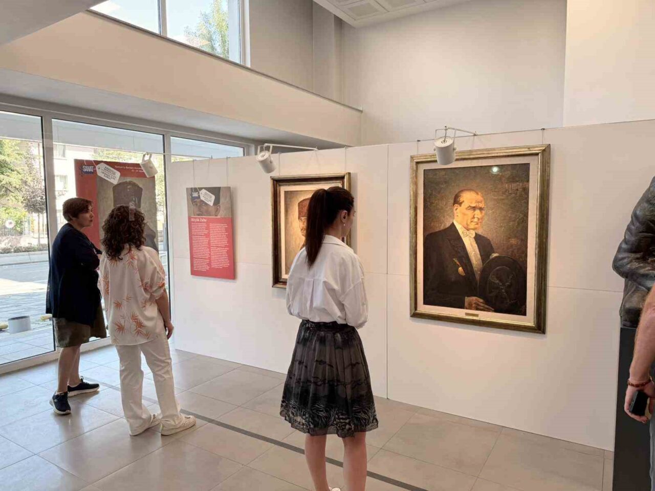 Türkiye İş Bankası’nın Sanat Eserleri Koleksiyonu’ndaki Atatürk portreleri ve Büyük
