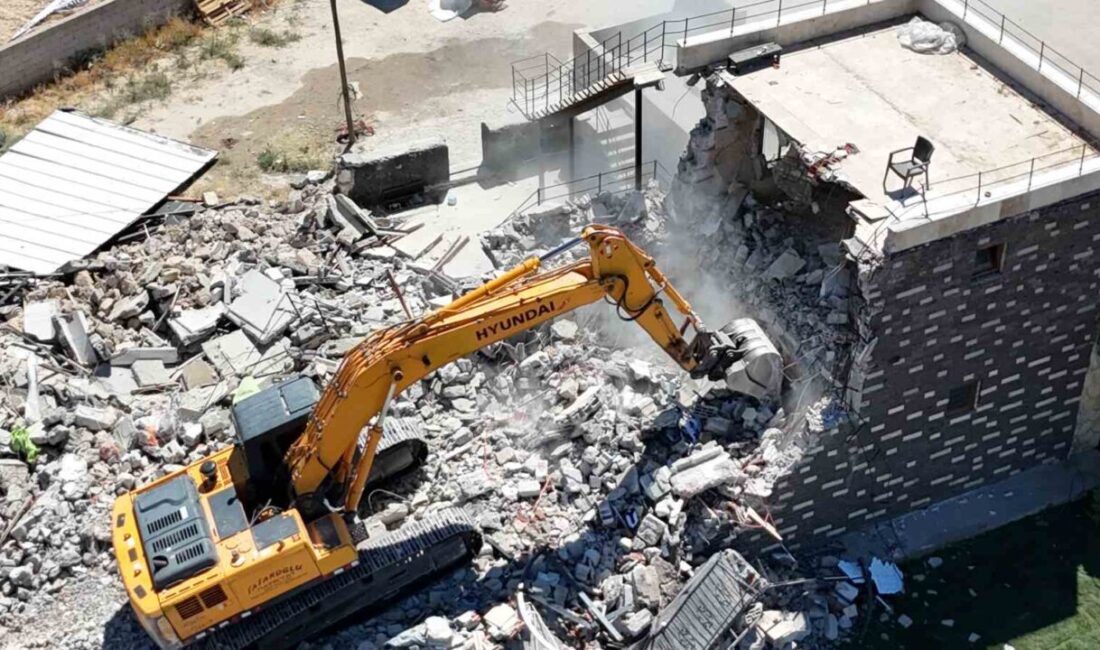 Kapadokya bölgesinde izinsiz inşa edilen yapıların yıkılmasına devam edildi. Kapadokya