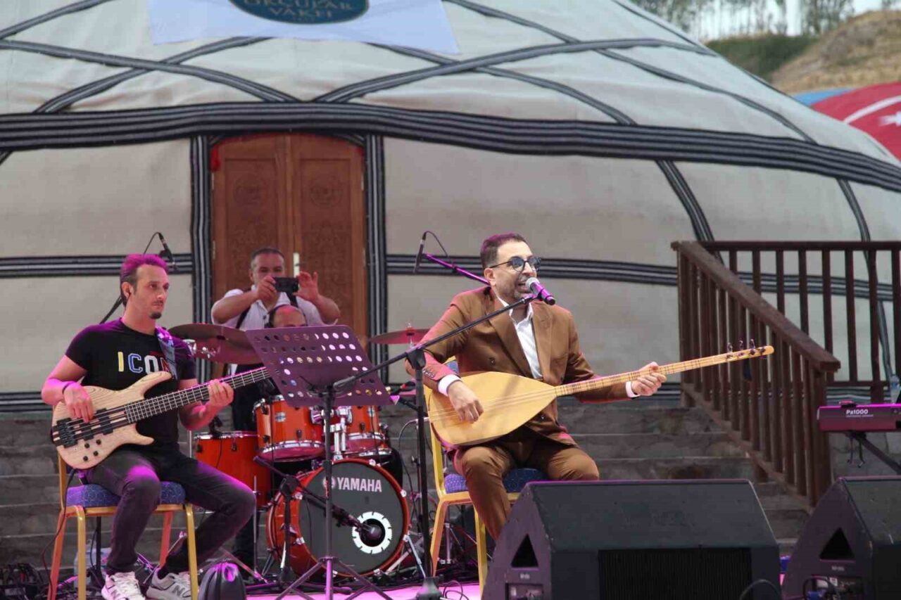 Bitlis’in Ahlat ilçesinde Malazgirt Zaferi’nin 954. yıl dönümü etkinliklerinde İsmail