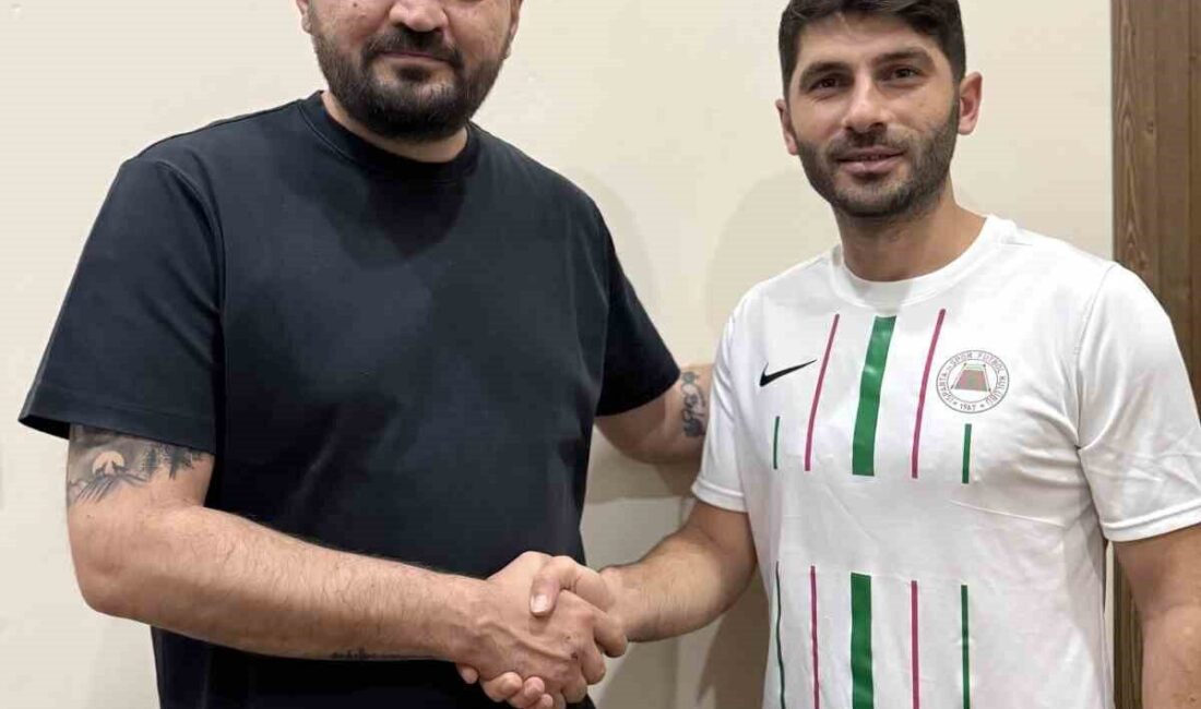 Isparta 32 Spor yeni golcüsünü kadrosuna kattı Isparta 32 Spor, forvet oyuncusu Sinan Akaydın’ı kadrosuna kattı. Türkiye