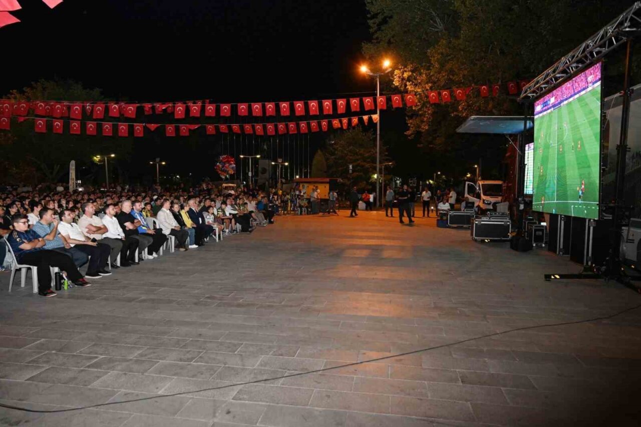 Isparta Belediyesi, Fenerbahçe’nin, Benfica ile oynadığı UEFA Şampiyonlar Ligi play-off