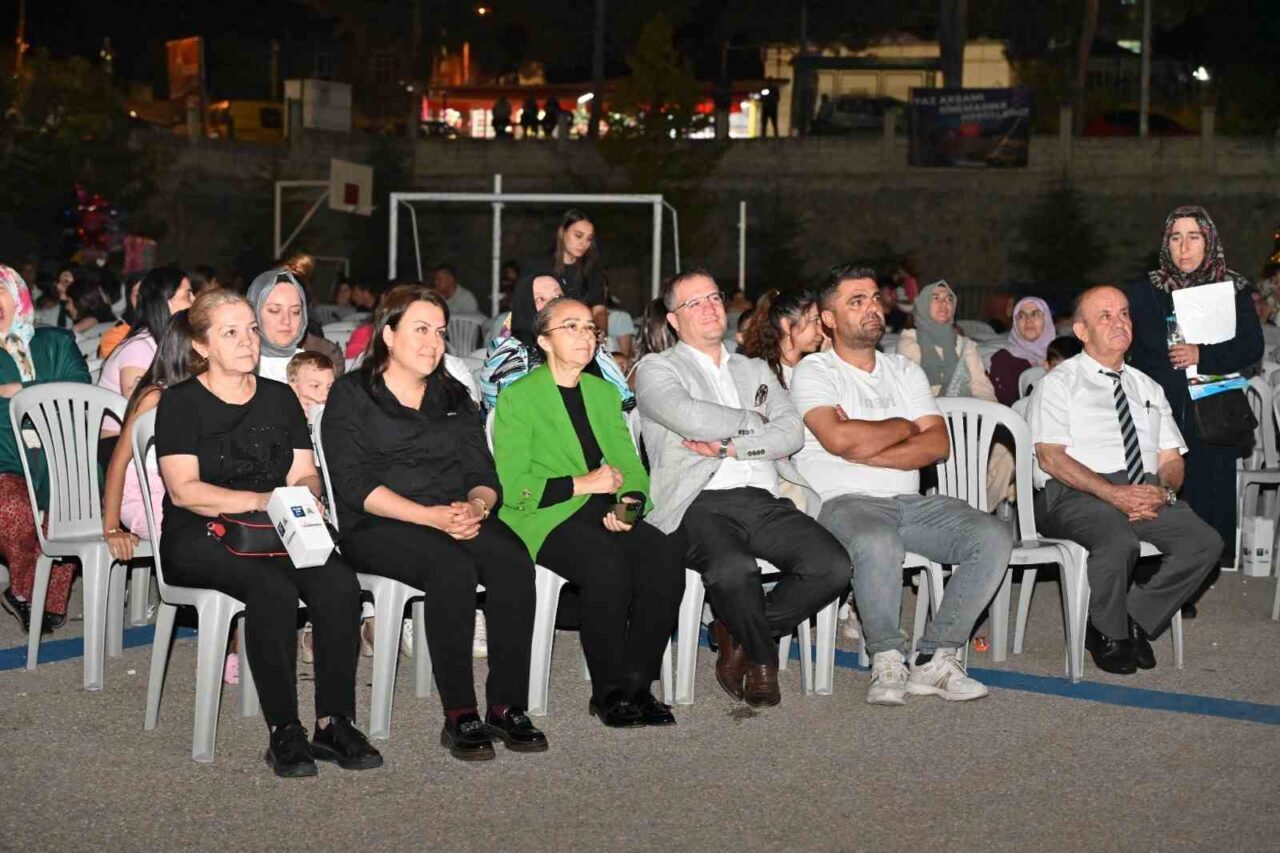 Isparta Belediyesi Yaz Akşamları Sinema etkinlikleri devam ediyor. Sinema etkinliğinin