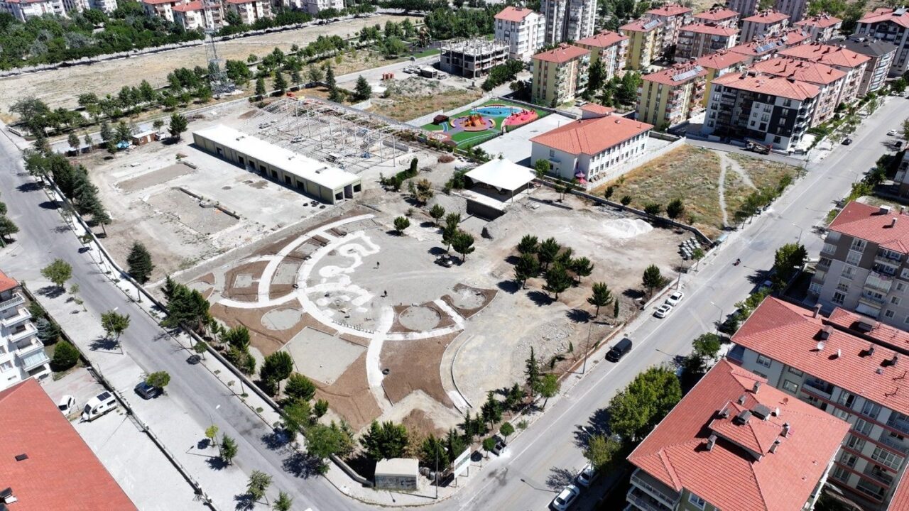 Isparta’nın Davraz Mahallesi’nde yaklaşık 14 yıldır atıl durumdaki aqua parkın