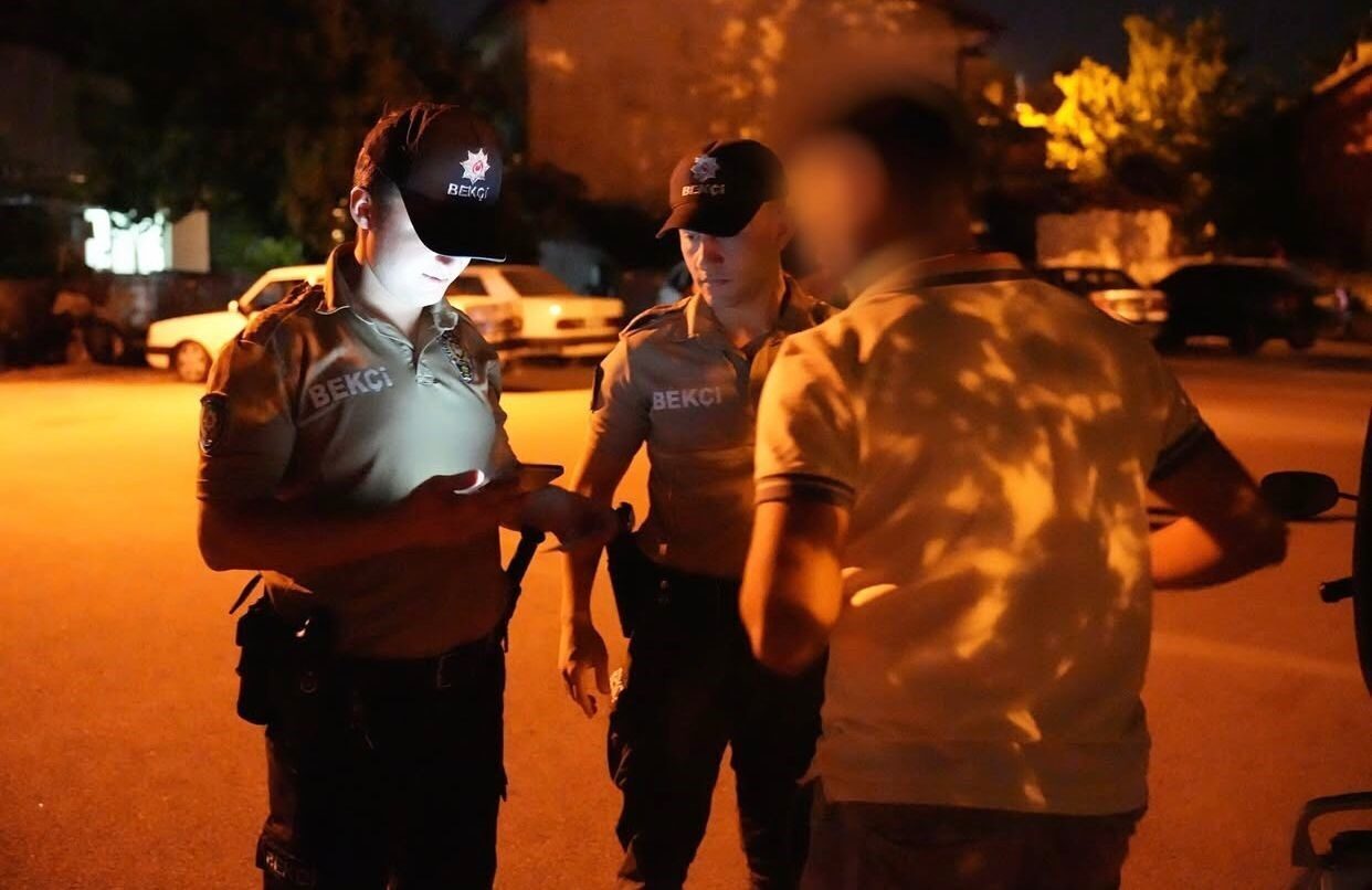 Isparta İl Emniyet Müdürlüğü ekipleri, kent genelindeki park, bahçe ve