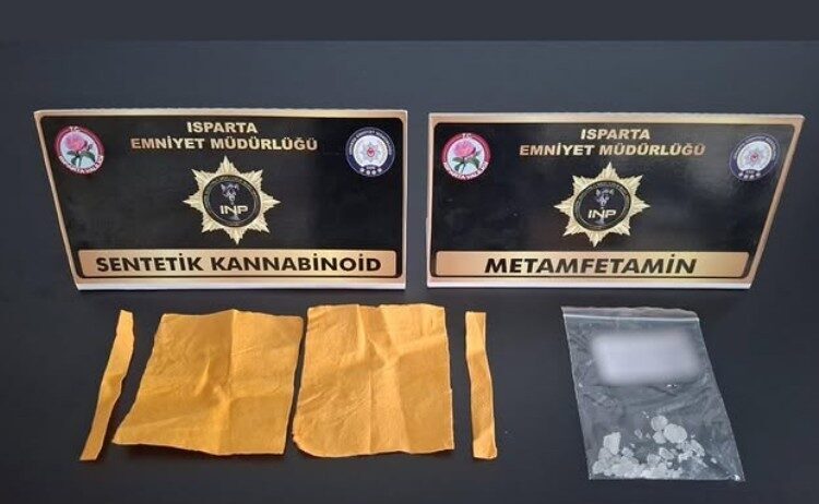 Isparta’da polis ekiplerince düzenlenen uyuşturucu operasyonunda, sentetik kannabinoid ve metamfetamin