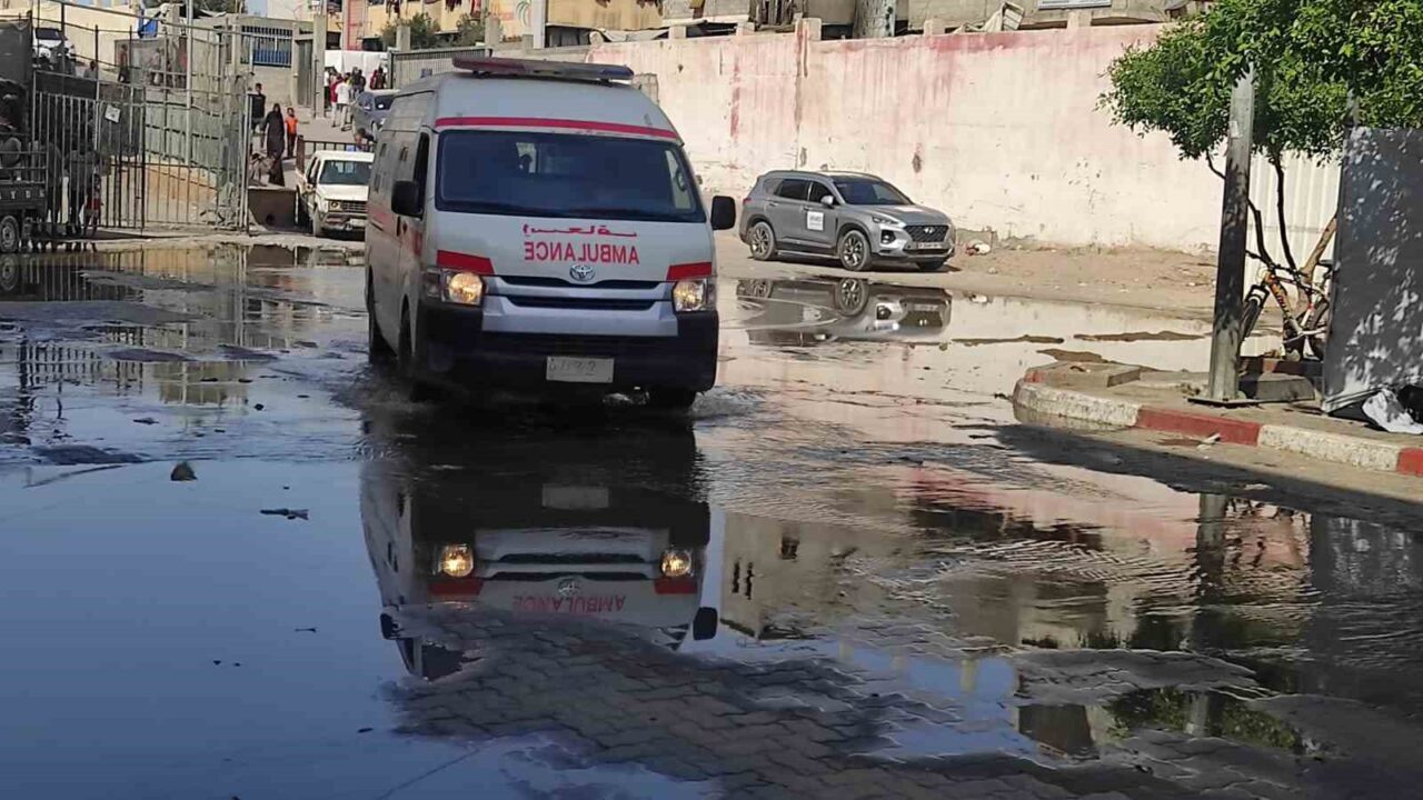 İsrail’in dün Han Yunus’a düzenlediği saldırıda kanalizasyon hattının patlaması sonucu,