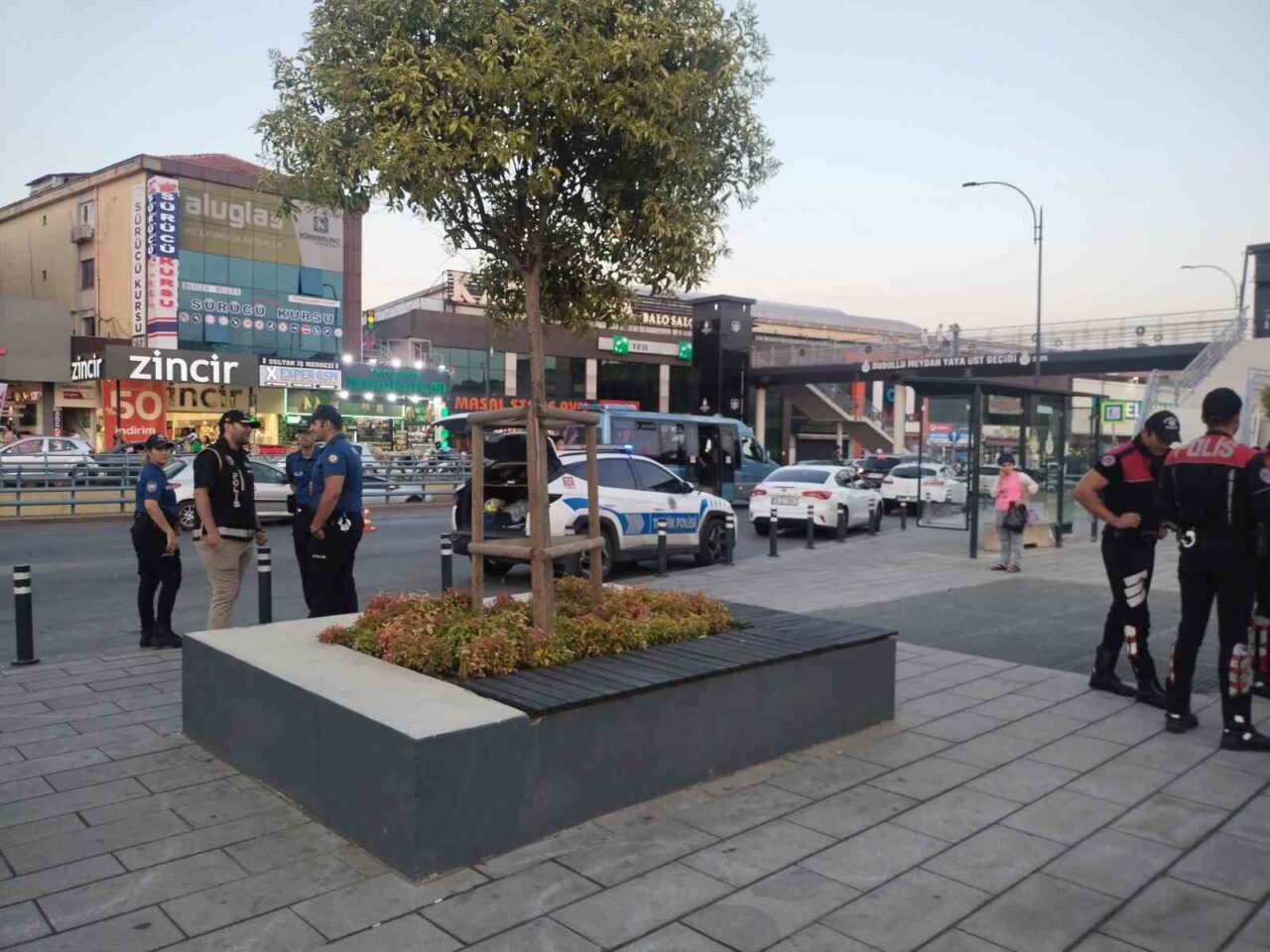 İstanbul Emniyet Müdürü Selami Yıldız, Ümraniye’de gerçekleştirilen asayiş ve güven