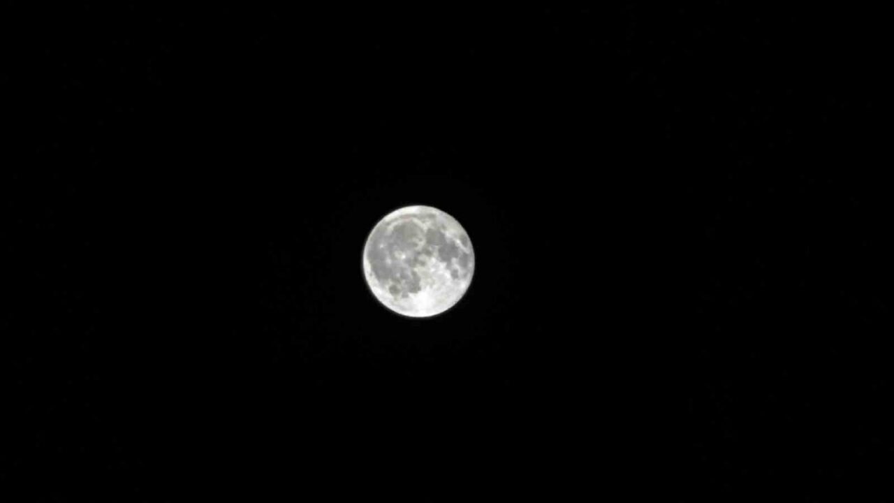 “Sturgeon Moon” ya da “mersin balığı dolunayı” olarak bilinen ağustos